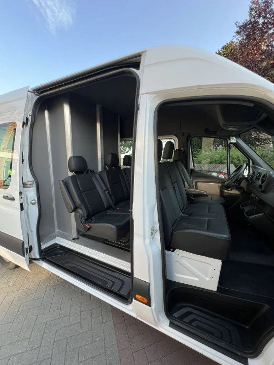 Bestelwagen 6 plaatsen huren