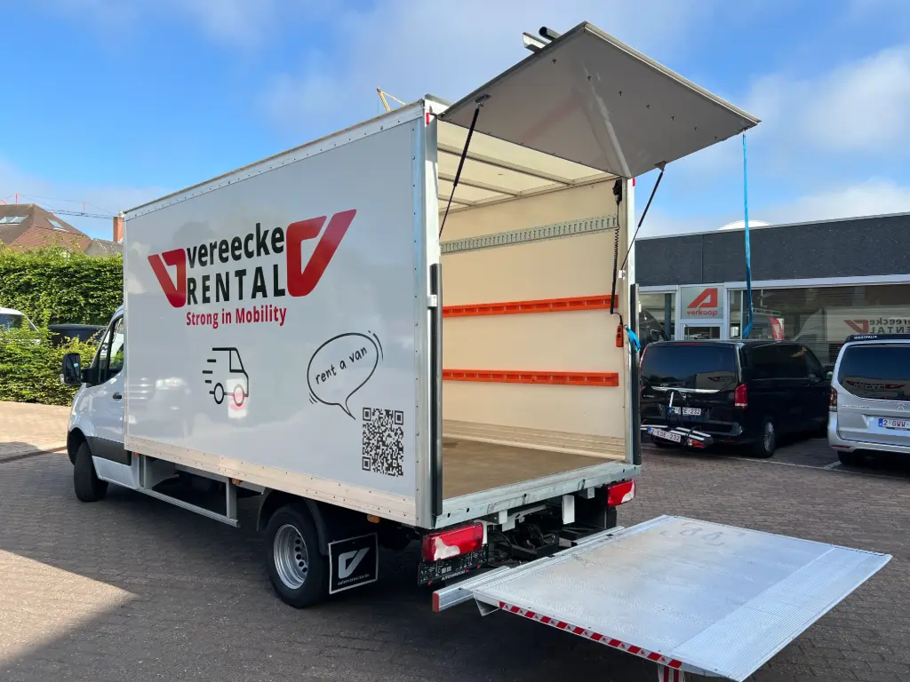 Box van with tail lift